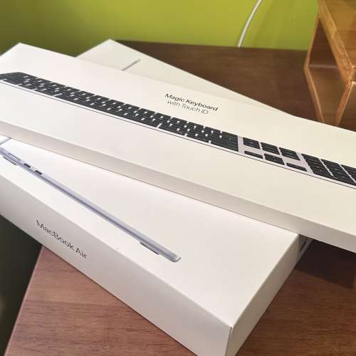 Macbook Air 13" 2025 M4 16GB Ram 256GB (option 連Magic Keyboard with Touch ID...