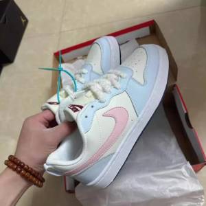 【全新原盒】Nike Court Borough 2 低幫板鞋｜海鹽奶泡藍粉配色｜毛絨鞋帶
