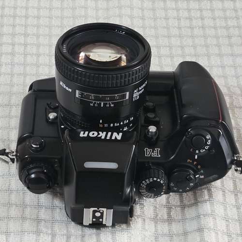 Nikon F4連 KIKKOR AF85 1.8