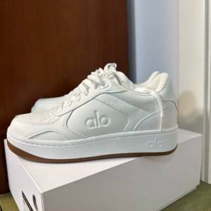 alo yoga recovery mode sneaker 奶白焦糖生膠底natural white gum 休閒厚底運動鞋⁠