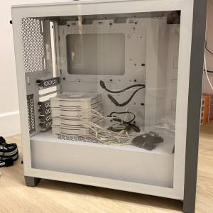 CORSAIR 4000D AIRFLOW 白色機箱 連4把Cooler Master白色ARGB風扇