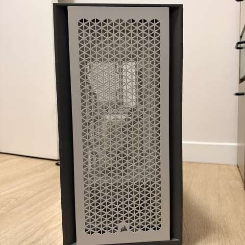 CORSAIR 4000D AIRFLOW 白色機箱 連4把Cooler Master白色ARGB風扇