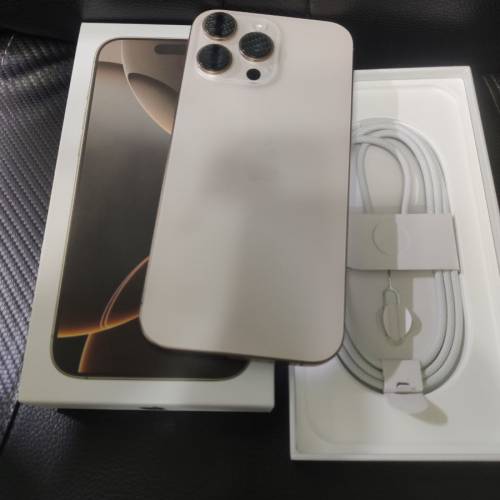 iPhone 16 pro max 256gb。