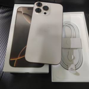iPhone 16 pro max 256gb。