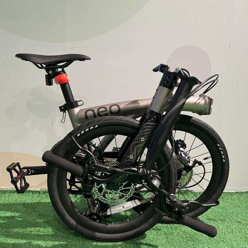 亮光鈦色 靚價 2026  新款 JAVA NEO 9速/12速電變 油剎桶軸 16吋349 碳叉鋁合金折叠...