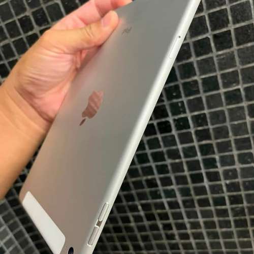 插卡版99新iPad mini 4 128gb 極新，完美冇花，冇修冇拆，電池健康度100（Apple 全...