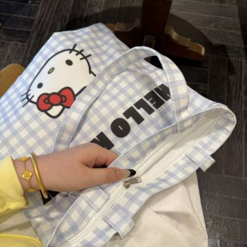 【夏日小清新】Hello Kitty 藍白格子帆布包 刺繡KT貓 減齡百搭 學生黨通勤必備