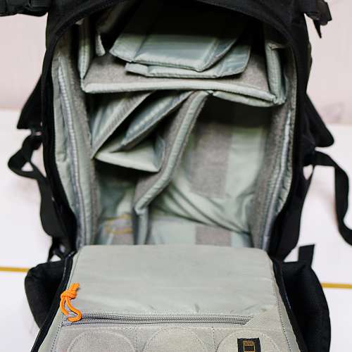LOWEPRO Flipside 400 AW 98%極新淨. 拉鏈全部暢順. 海棉隔板齊全.