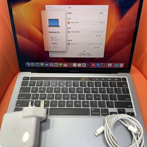 90%New MacBook Pro 13吋 2022年 M2 8+256SSD 太空灰色 香港行貨 電池效能90% 有配...