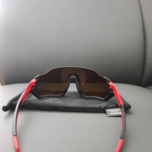 OAKLEY