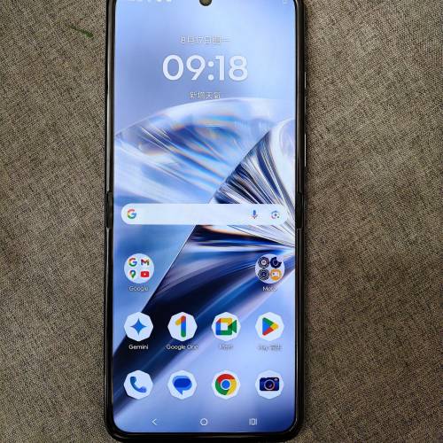 Motorola razr 60 8+256GB Swarovski 限定版手工鑲嵌水晶冰藍色菱格紋背很新