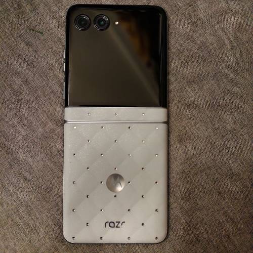 Motorola razr 60 8+256GB Swarovski 限定版手工鑲嵌水晶冰藍色菱格紋背很新
