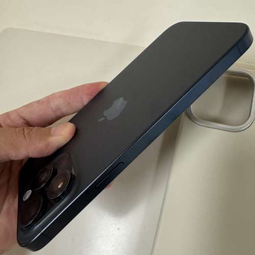 iPhone 15pro max512gb,港行極新，電池健康度84，所有原裝，所有功能正常！