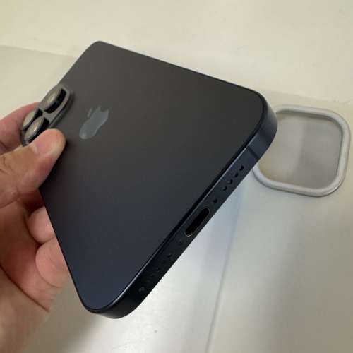 iPhone 15pro max512gb,港行極新，電池健康度84，所有原裝，所有功能正常！