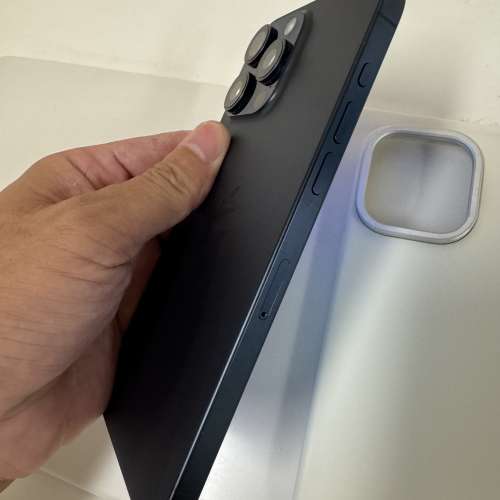 iPhone 15pro max512gb,港行極新，電池健康度84，所有原裝，所有功能正常！