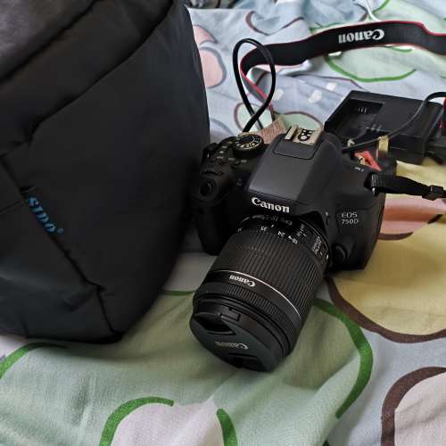 Canon EOS 750D相機連鏡頭，腳架