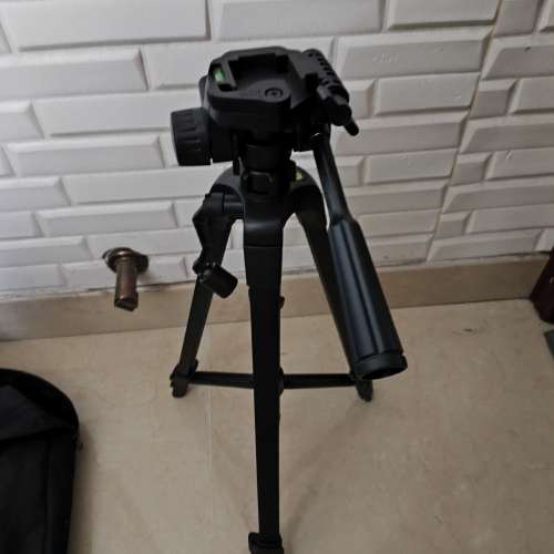 Canon EOS 750D相機連鏡頭，腳架