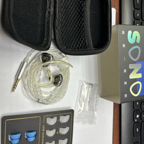 山𤫊Shanling Sono 兩圈一鐵耳機9成幾新
