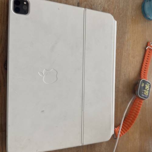 Apple iPad Pro M2 12.9 6th Gen Space Gray 1TB with White Magic Keyboard Bundle