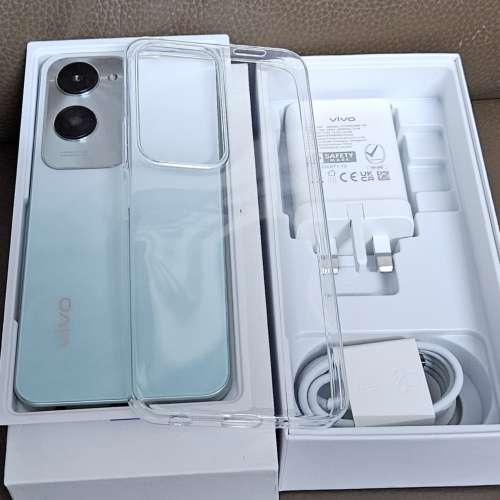 行貨Vivo Y18手機(8 GB+128GB)(有單保用至26年8月底)( 雙卡,指紋解鎖, 防塵/防水)