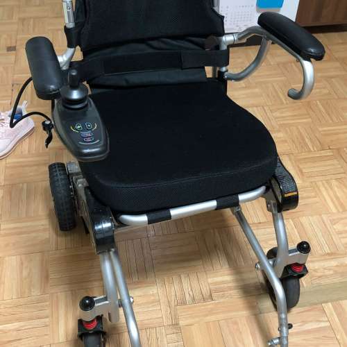 雙電池電動摺疊輪椅, 輔助行車工具， 有充電器 清屋出售 HK$500.00