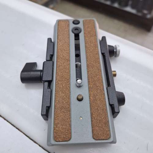 MANFROTTO UNIVERSAL SLIDING PLATE LIKE NEW