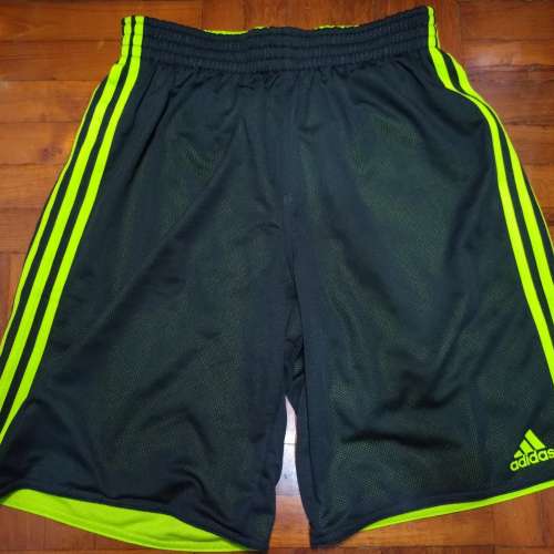 Adidas運動短褲