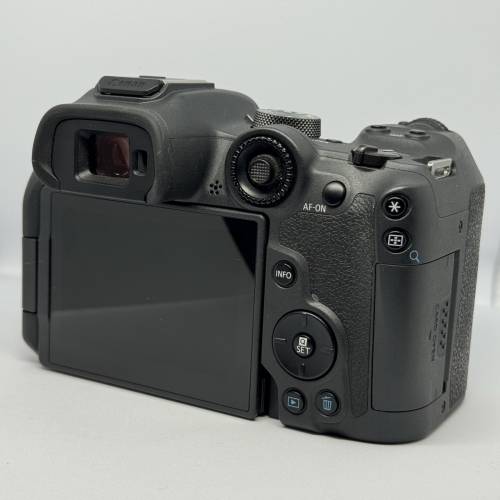 Canon R7