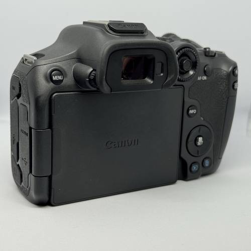 Canon R7
