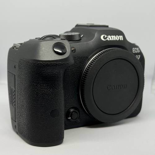 Canon R7