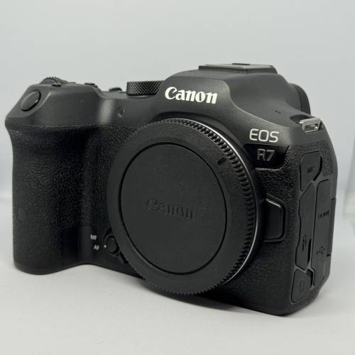 Canon R7