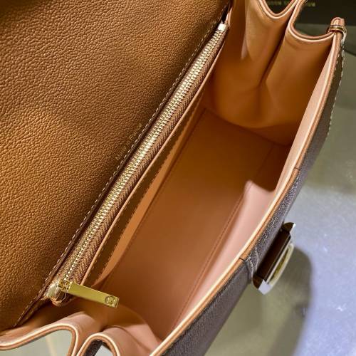 Delvaux 焦糖外縫線手袋