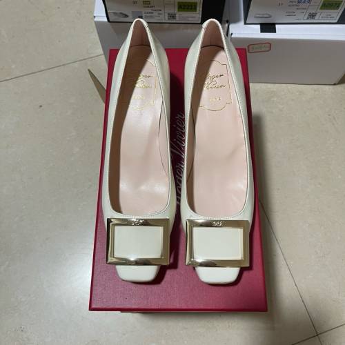 Roger Vivier 米白4.5cm喇叭跟高跟鞋