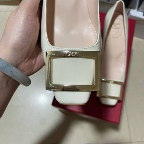 Roger Vivier 米白4.5cm喇叭跟高跟鞋