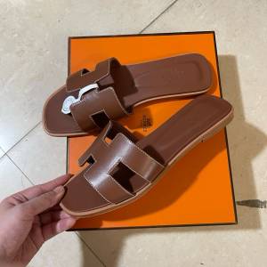 Hermes 真皮拖鞋