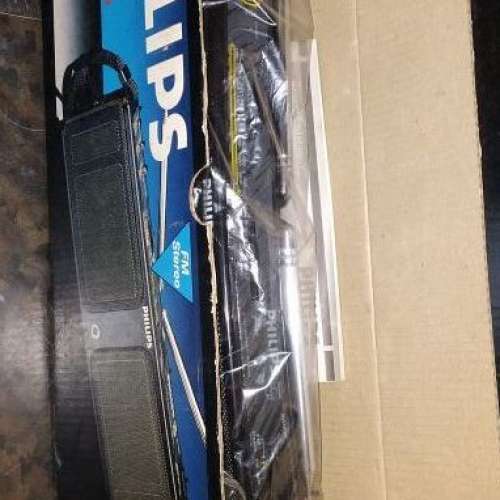 絕版珍藏:  Philips 飛利浦 D1750 古董手提收音機