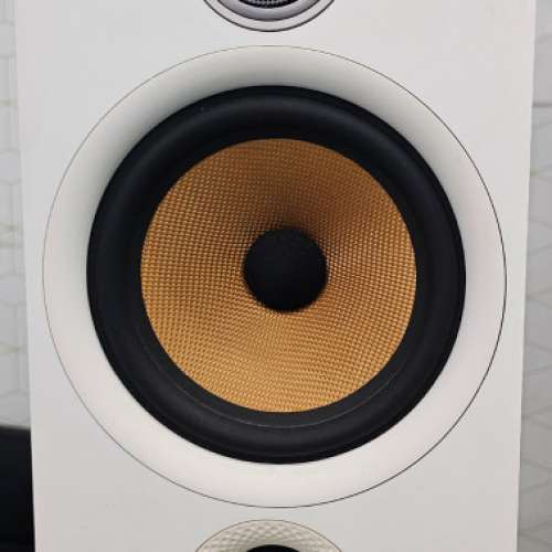 B&W 685 S2 White color