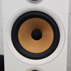 B&W 685 S2 White color