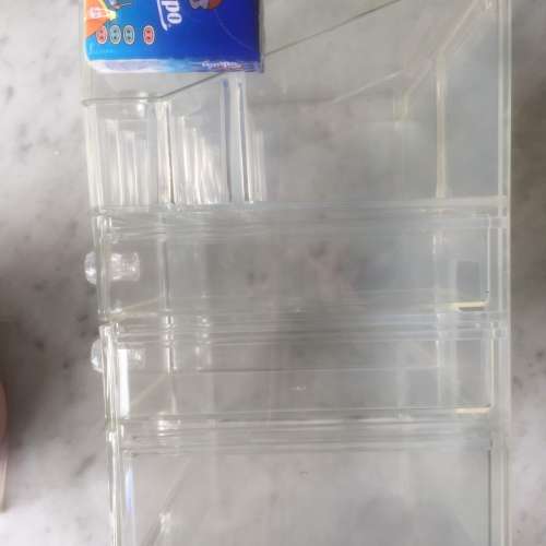 $50 全新 水晶 透明 大型防塵化妝品 架 長20cm  30cm 闊 30cm 高