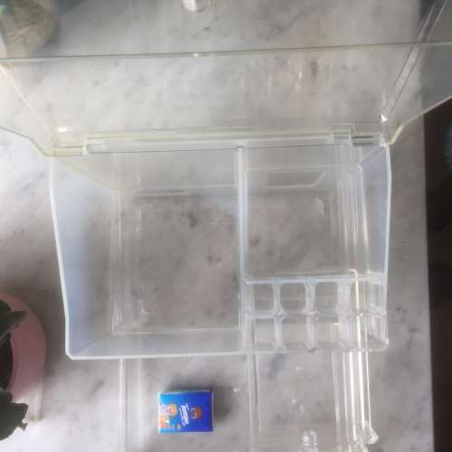 $50 全新 水晶 透明 大型防塵化妝品 架 長20cm  30cm 闊 30cm 高
