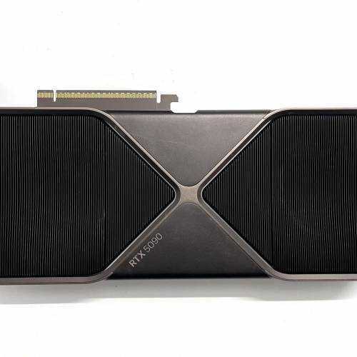 限量版 RTX 5090 FE 模型卡 ｜ 免費顯卡支架 ｜