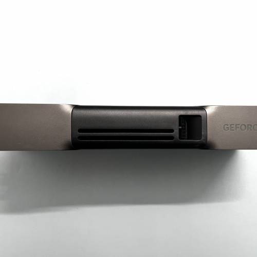 限量版 RTX 5090 FE 模型卡 ｜ 免費顯卡支架 ｜