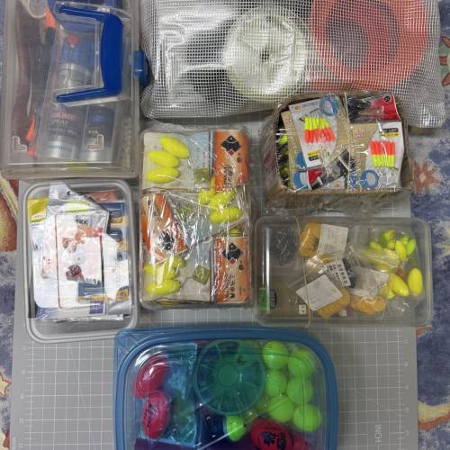 全套釣魚用品工具配件（價錢已包括以上相片𥚃所有，連埋兩個高質雙肩背囊（包裝極妥...