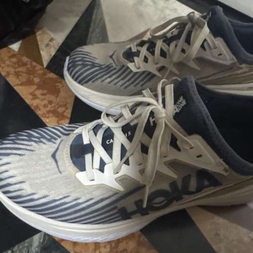 Hoka Carbon X US9.5 not asics nike salomon