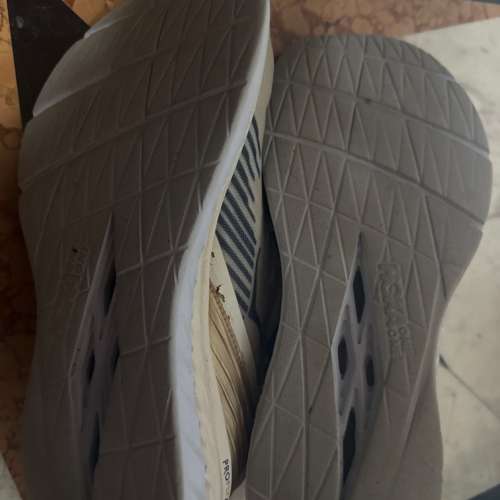 Hoka Carbon X US9.5 not asics nike salomon