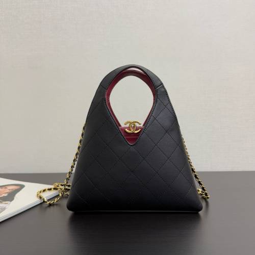 Chanel 三角tote包