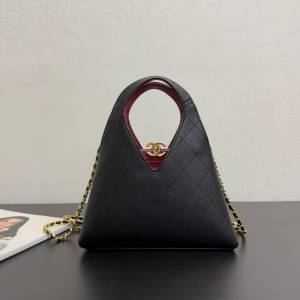 Chanel 三角tote包