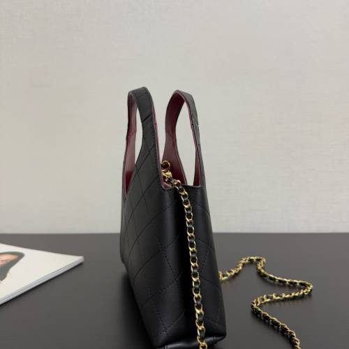 Chanel 三角tote包