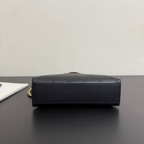 Chanel 三角tote包