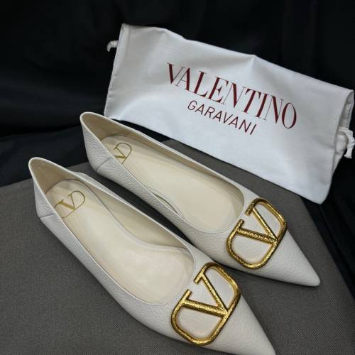 Valentino 荔枝紋尖頭平底鞋